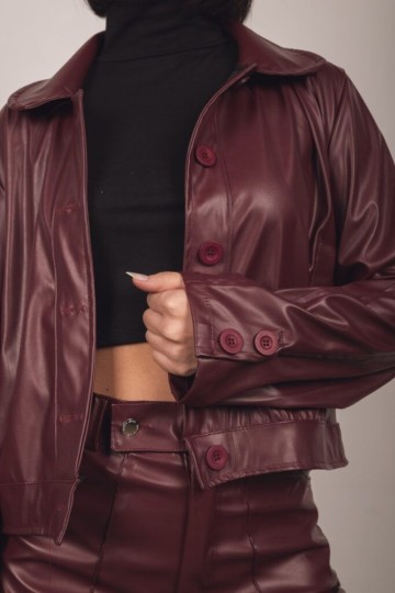 Casaca eco cuero con botones