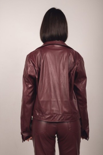 Casaca eco cuero con botones