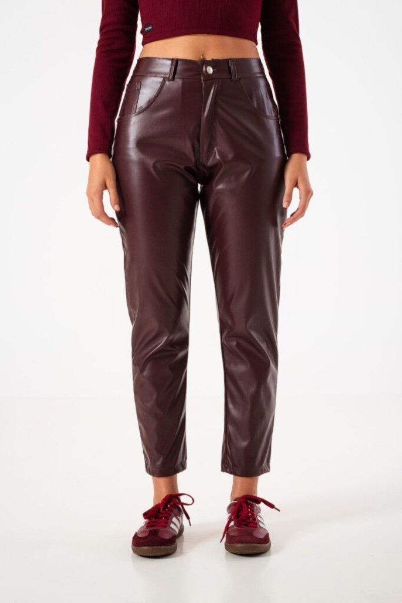 Pantalon mom fit eco cuero elastizado por mayor
