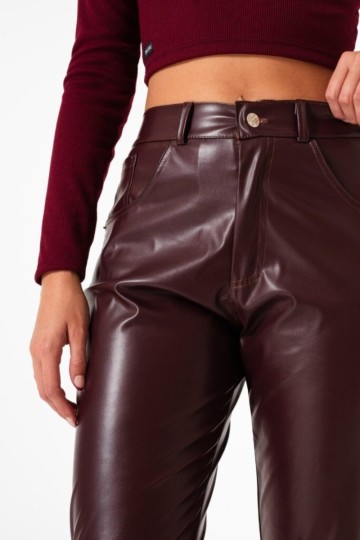 Pantalon mom fit eco cuero elastizado por mayor