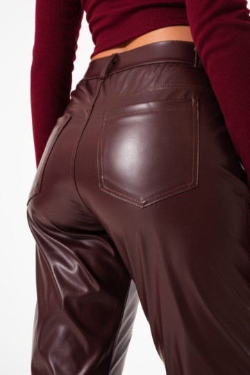 Pantalon mom fit eco cuero elastizado por mayor