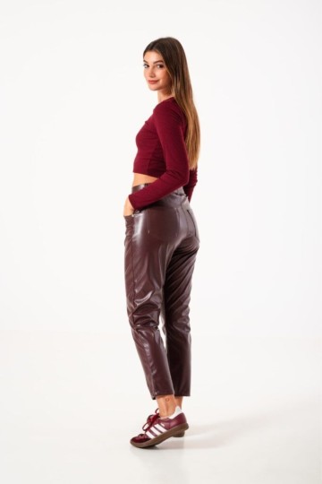 Pantalon mom fit eco cuero elastizado por mayor