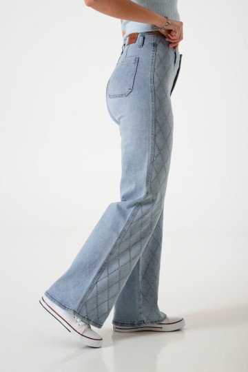 A25R05 Jean wide leg elastizado rombos strass
