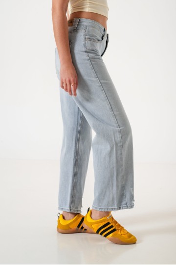 AL-4 Jean rigido con parches