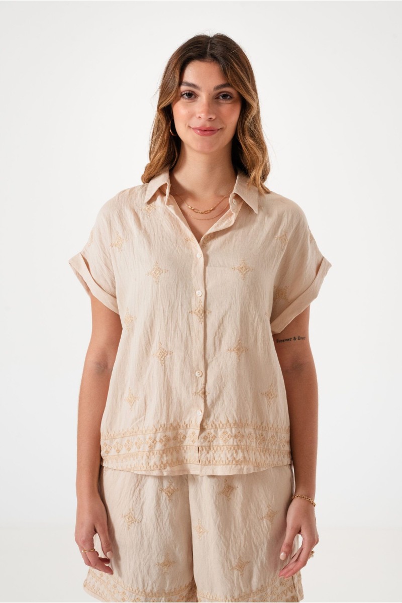 Q003 Conjunto de lino bordado