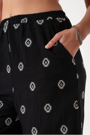 Q004 Conjunto lino bordado