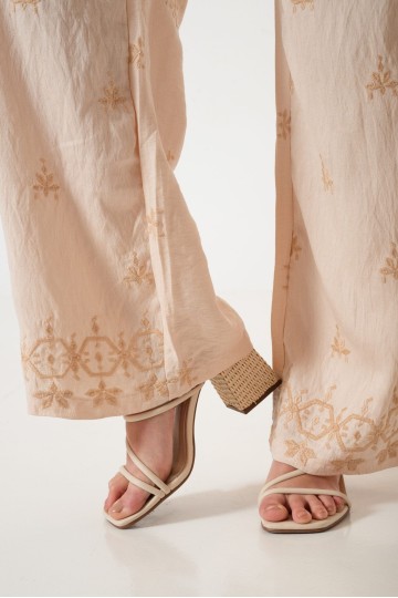 Q005 Conjunto lino bordado