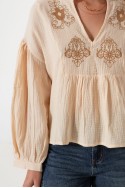 Q008 Blusa bordada