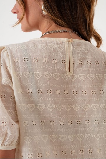 Q016 Blusa Broderie