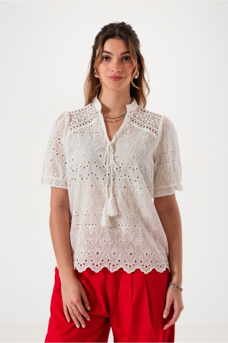 Q017 Blusa broderie