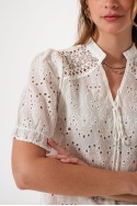 Q017 Blusa broderie