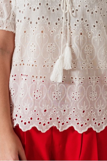 Q017 Blusa broderie