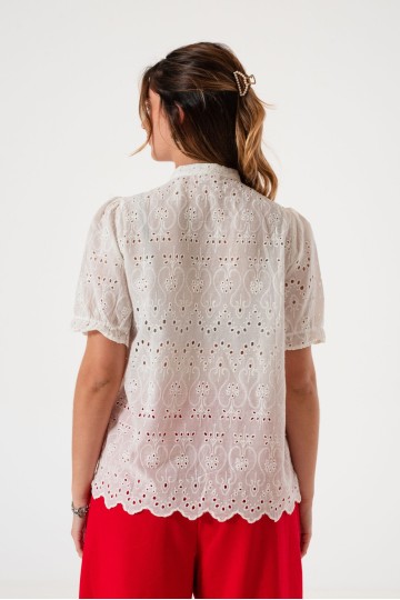 Q017 Blusa broderie