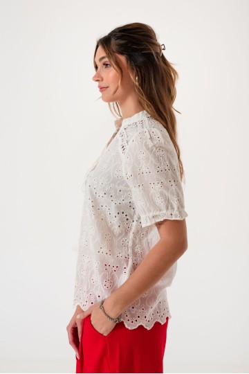 Q017 Blusa broderie
