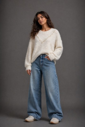 03 sweater pelo con strass en cuello V