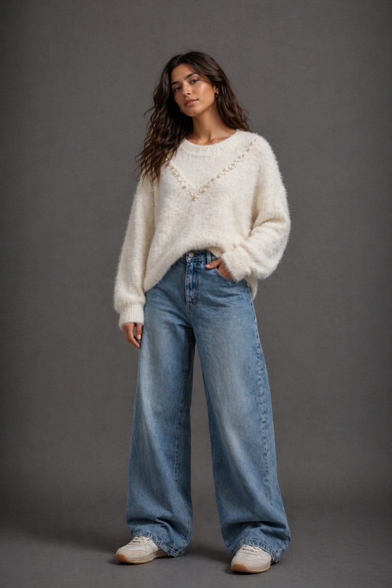 03 sweater pelo con strass en cuello V