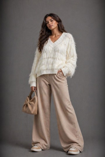 06 SWEATER CON STRASS Y PERLITAS CUELLO V