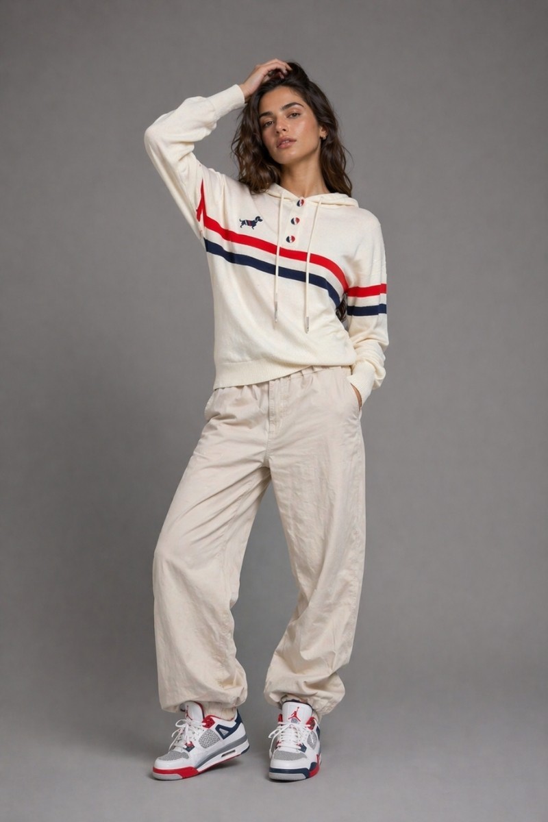 888 SWEATER SALCHI CON CAPUCHA